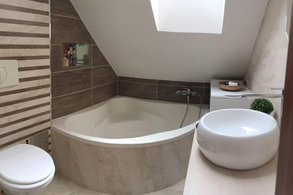 Vip Apartment In Old Town With Free Parking Bratislava Exterior foto