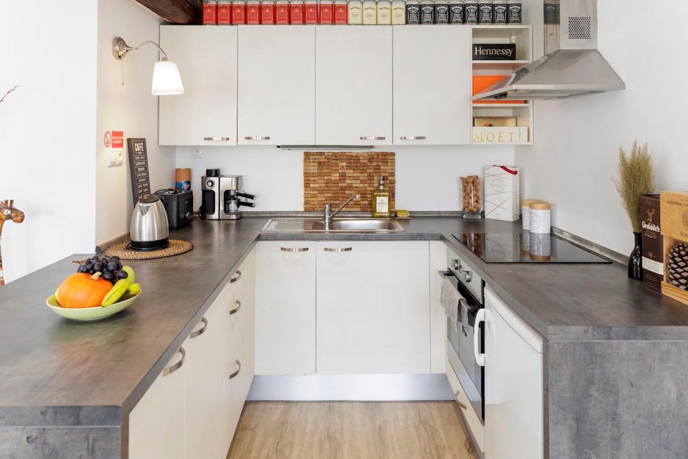Vip Apartment In Old Town With Free Parking Bratislava Exterior foto