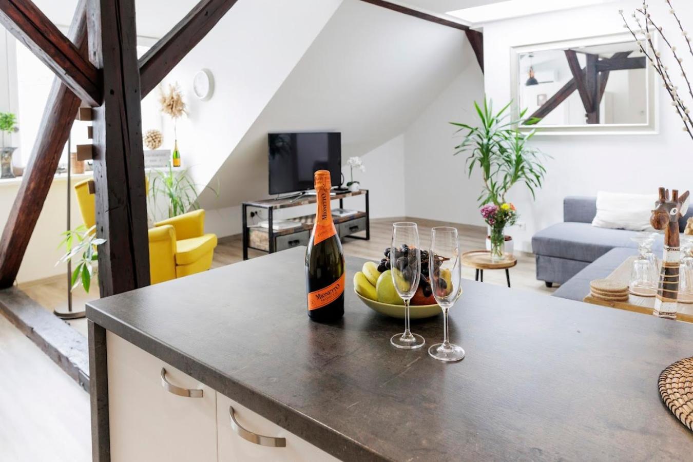 Vip Apartment In Old Town With Free Parking Bratislava Exterior foto