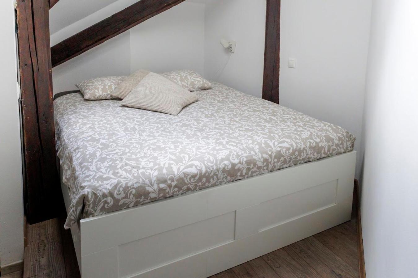 Vip Apartment In Old Town With Free Parking Bratislava Exterior foto