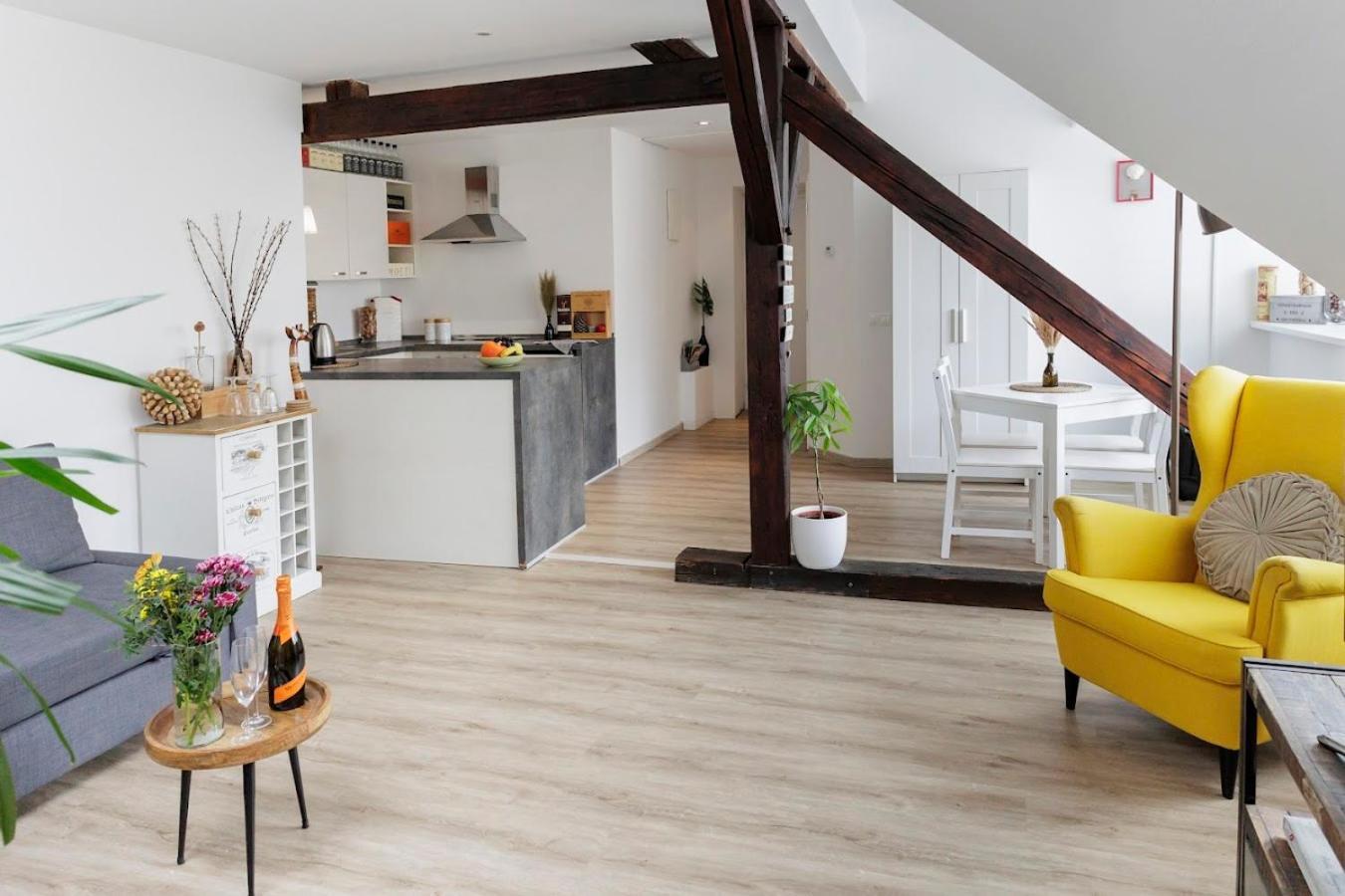 Vip Apartment In Old Town With Free Parking Bratislava Exterior foto