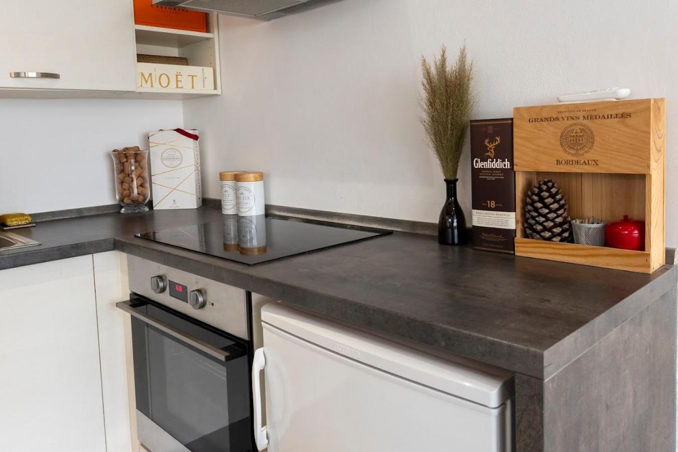 Vip Apartment In Old Town With Free Parking Bratislava Exterior foto